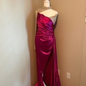 Elegant Fuchsia Evening Gown with Pearl Detailing